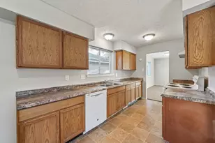 21730 Castlemont Ln, Spring, TX 77388 - Photo 6