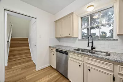 1600 Hazelwood #B, Conroe, TX 77301 - Photo 6