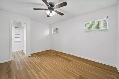 1600 Hazelwood #B, Conroe, TX 77301 - Photo 12