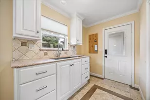 10814 Overbrook Ln, Houston, TX 77042 - Photo 18