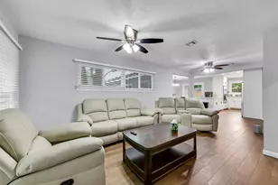 4842 Hummingbird St, Houston, TX 77035 - Photo 12