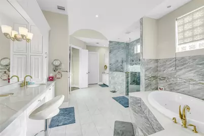 9761 Westview Drive, Houston, TX 77055 - Photo 18