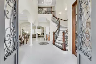 9761 Westview Dr, Houston, TX 77055 - Photo 2