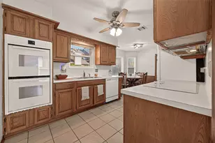 9 Arlington St, Conroe, TX 77301 - Photo 16
