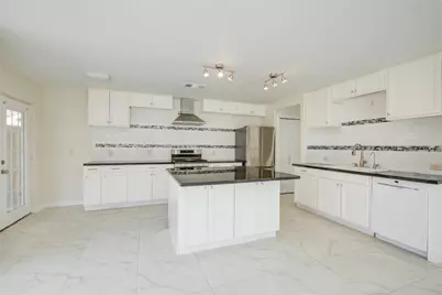 4427 Waterfall Way, Sugar Land, TX 77479 - Photo 10