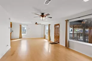 31 Lakeside Dr, Hitchcock, TX 77563 - Photo 4