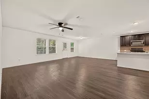 2011 Lost Timbers Dr, Conroe, TX 77304 - Photo 8