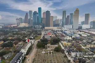 1202 W Dallas St, Houston, TX 77019 - Photo 1