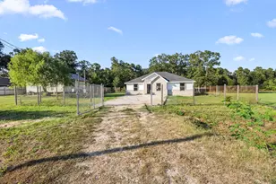 103 County Road 5019, Cleveland, TX 77327 - Photo 4