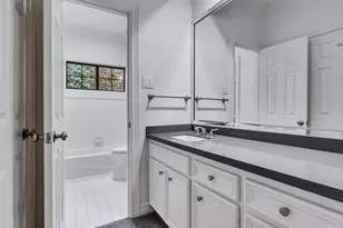 2525 Nantucket Dr, Houston, TX 77057 - Photo 18