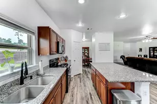 9850 Hunter Spgs Dr, Conroe, TX 77306 - Photo 14