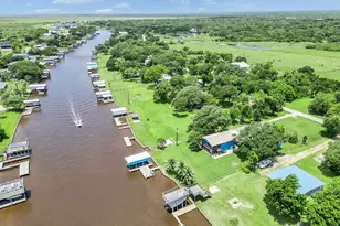 2172 County Rd 297, Sargent, TX 77414 - Photo 4