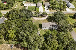 718 Main St, Anahuac, TX 77514 - Photo 14