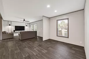 718 Main St, Anahuac, TX 77514 - Photo 8