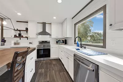 718 Main Street, Anahuac, TX 77514 - Photo 4