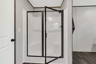 718 Main St, Anahuac, TX 77514 - Photo 10