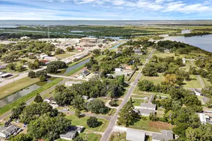 718 Main St, Anahuac, TX 77514 - Photo 16