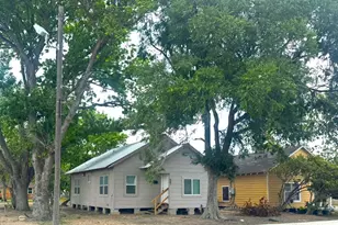 907 E Jackson St, El Campo, TX 77437 - Photo 4