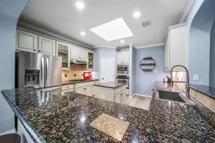 1002 Acorn Ct, Friendswood, TX 77546 - Photo 18