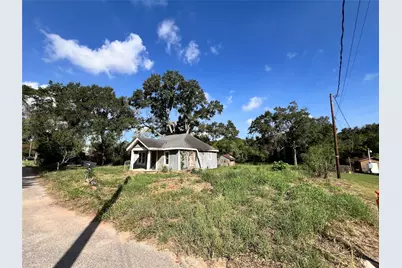 726 Travis Street, Sealy, TX 77474 - Photo 4