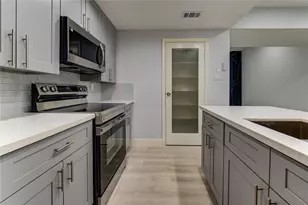 11711 Memorial Dr, Houston, TX 77024 - Photo 20