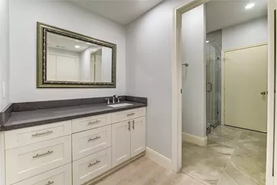 11711 Memorial Drive #534, Houston, TX 77024 - Photo 32