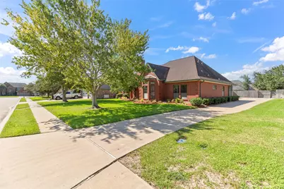 110 Indian Hawthorn, Lake Jackson, TX 77566 - Photo 4