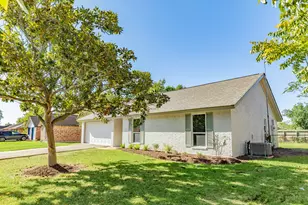 54 Blackgum Ct, Lake Jackson, TX 77566 - Photo 2