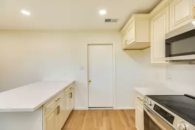 54 Blackgum Court, Lake Jackson, TX 77566 - Photo 10