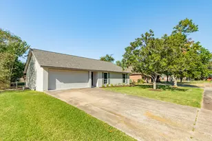 54 Blackgum Ct, Lake Jackson, TX 77566 - Photo 22