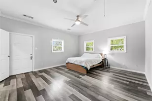 202 E 34th St, Houston, TX 77018 - Photo 4