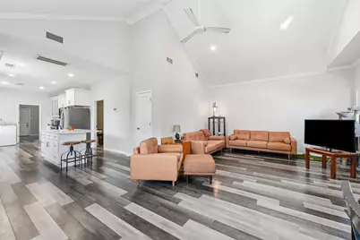 202 E 34th Street, Houston, TX 77018 - Photo 2