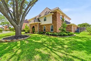 1705 Country Club Blvd, Sugar Land, TX 77478 - Photo 2