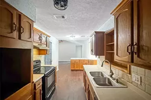 1413 Bay Ridge Blvd, Bay City, TX 77414 - Photo 6