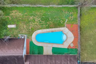 1945 Dorothy Ln, Sealy, TX 77474 - Photo 6