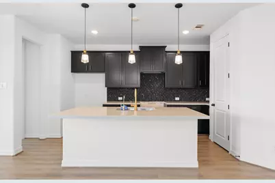 14814 Mission Avenue, Mont Belvieu, TX 77523 - Photo 2