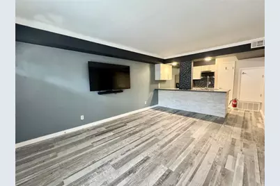829 Wax Myrtle Lane, Houston, TX 77079 - Photo 2