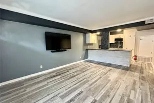 829 Wax Myrtle Ln, Houston, TX 77079 - Photo 2