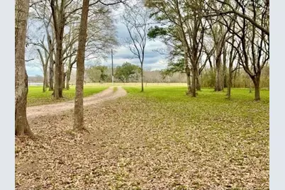 327 County Road 735, Angleton, TX 77515 - Photo 20
