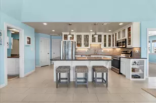 808 Pinata Dr, Crystal Beach, TX 77650 - Photo 4