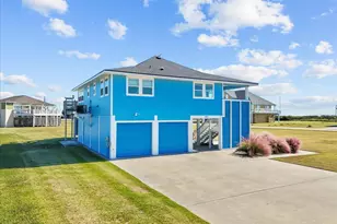 808 Pinata Dr, Crystal Beach, TX 77650 - Photo 10