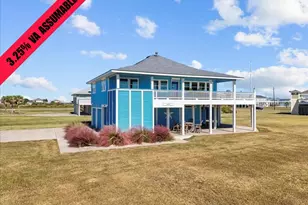 808 Pinata Dr, Crystal Beach, TX 77650 - Photo 2