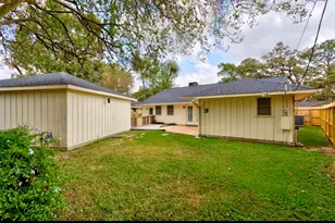 2011 Stebbins Dr, Houston, TX 77043 - Photo 20
