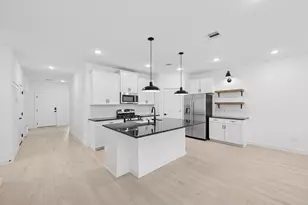 518 Monarch Trl, Huntsville, TX 77340 - Photo 2