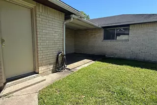514 W Castle Harbour Dr, Friendswood, TX 77546 - Photo 2