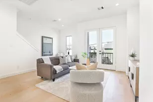 1018 W 15th 1/2 St, Houston, TX 77008 - Photo 22