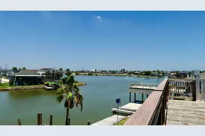 58 Lakeside Drive, Hitchcock, TX 77563 - Photo 2