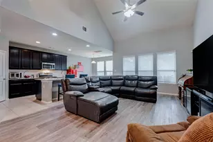 6614 Hunters Way Ln, Baytown, TX 77521 - Photo 4