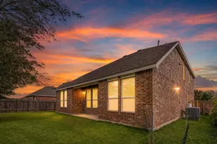 6614 Hunters Way Ln, Baytown, TX 77521 - Photo 2