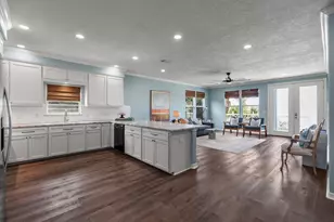 100 Avenue A, San Leon, TX 77539 - Photo 16